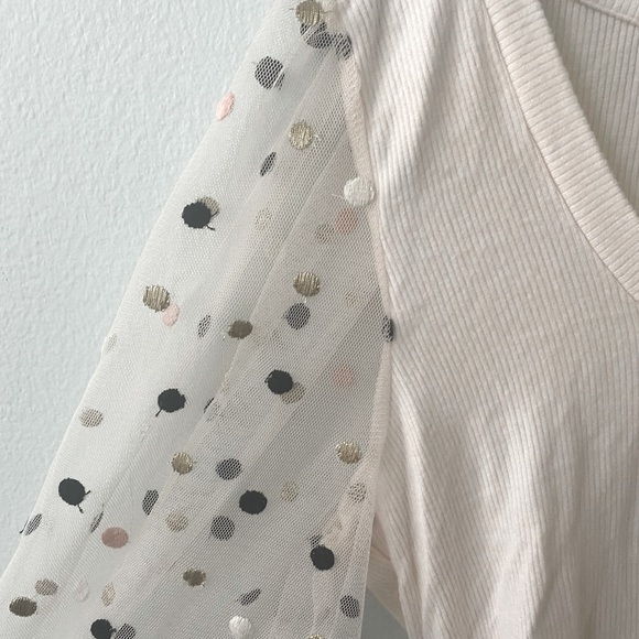 NWT Beautiful Bodysuit with mesh sleeves - Picture 4 of 5